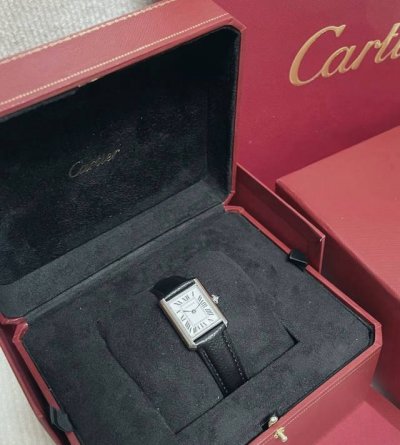 I finally got my hands on the Cartier Tank Mini I've been eyeing for so long! U