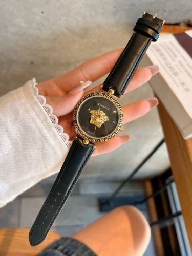 Versace latest fashion simple fashion watch exquisite lady temperament. Wear-res