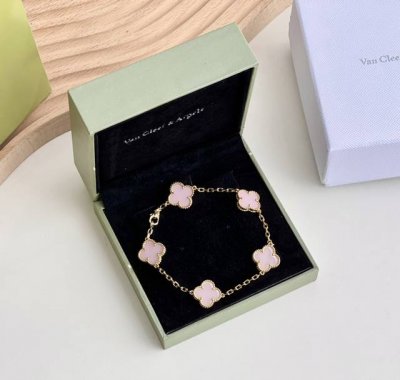 Van Cleef & Arpels Vca "Pink Agate" Four-Leaf Clover Five-Flower Bracelet. Highe