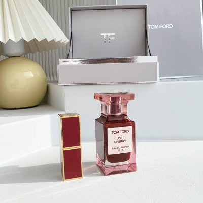Exclusive Counter Edition ..Cherry Blossom Sweet Love Cherry Plus Cherry Lipstic