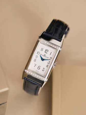 Turning Time: Jaeger-LeCoultre Reverso One Duetto White Dial Model: Ref. 3288560 - Click Image to Close