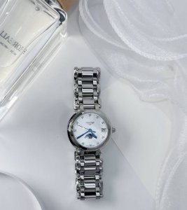 This Longines La Mer Moon Phase watch perfectly embodies the gentle and romanti