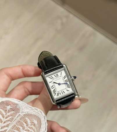 This little square Cartier watch really understands women! The design is simple - Click Image to Close