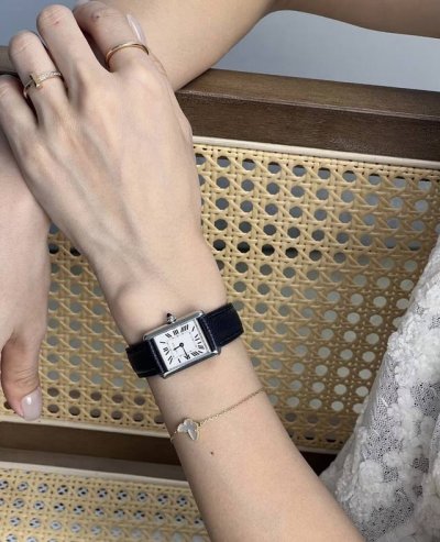 Af perfectly shows the low-key but not luxurious retro style of the Tank series