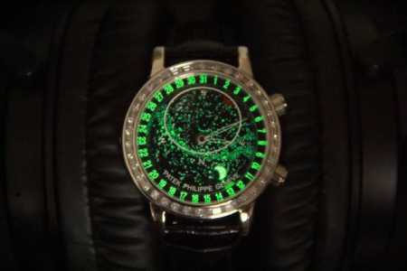 is selling like crazy. Chanel's official website is promoting the hot-selling mo - Click Image to Close