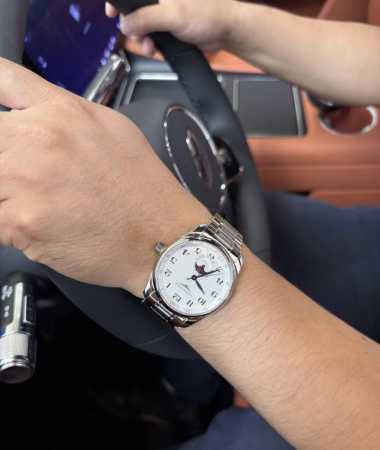 Why is the Longines four-hand moon phase watch so popular? The four-hand design - Click Image to Close