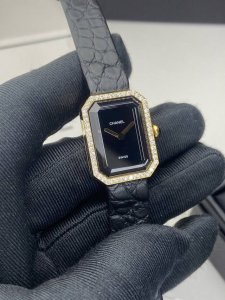 Real Diamond Version With A Circle Of 1.3 Real Stones And 56 Chanel Vintage Chan