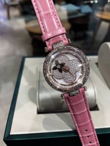 My Dears, Don't Miss The Lv Full Diamond Jewelry Watch That Can Bring Good Luck