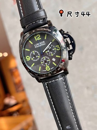 Panerai, a watch that embodies high-end quality. Six-hand display, quartz second