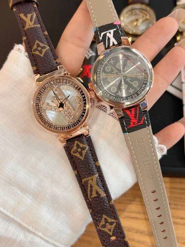 The LV style women's watch has a neat and capable design style, which is fashio