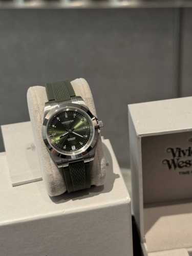 White case, rose gold, 20mm diamond bezel, 30mm Longines Conquest series new col