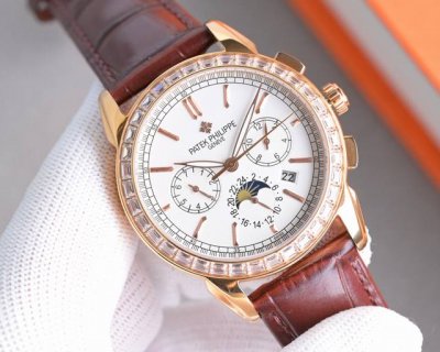 The Patek Philippe with white and gold diamonds makes a stunning debut. Its 41m