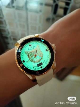 Gucci's new unisex diving watch, 40 mm in diameter, features the brand's signatu - Click Image to Close