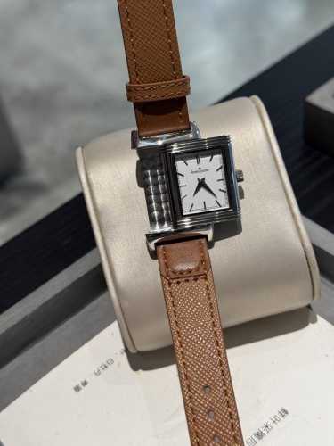 Unisex, elegant and refinedThe Jaeger-LeCoultre Reverso Tribute Monoface watch
