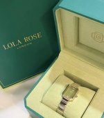 Laura's green watches always catch my eye~ The actual watch looks so clear and b