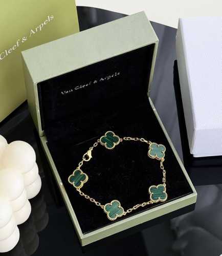 Van Cleef & Arpels Vca "Malachite" Four-Leaf Clover Five-Flower Bracelet. Highes