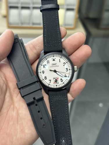New Watches Iwc launches the Lot'S Watch Automatic 41 Black Aces special edition