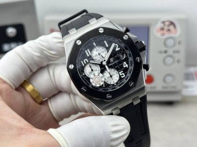 Rubber strap, leather strap, and steel bracelet. The Audemars Piguet Royal Oak 2