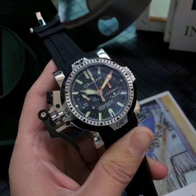 Graham watches also inherit the spirit of innovation in functional design. The b