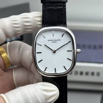 Patek Philippe's first Golden Ellipse watch makes its debut! It features the im