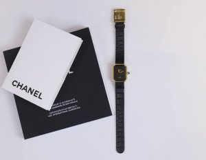 Chanel Black and Gold Sugar Cube Women's Quartz Watch, size 2025mm. Equipped wit