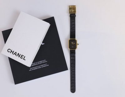 Chanel Black and Gold Sugar Cube Women's Quartz Watch, size 2025mm. Equipped wit
