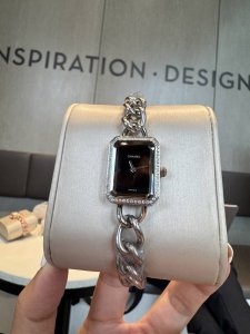 Gold and white Chanel Small Sugar Cube Women's Quartz Watch, size 2126mm. Equipp