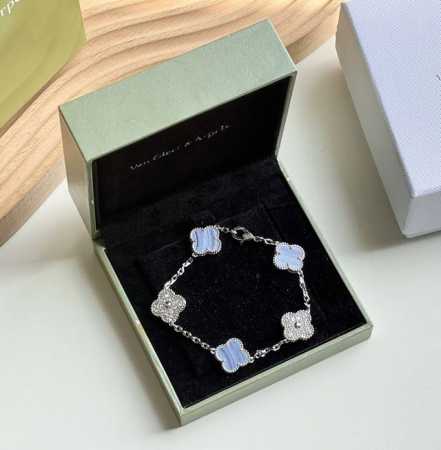 Van Cleef & Arpels' "5-Flower Purple Chalcedony Bracelet" Is Very Elegant. The H - Click Image to Close