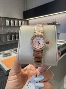 white gold 440 diamonds 20 sapphires size 28mm Swiss 762 movement Bulgari Lvcea