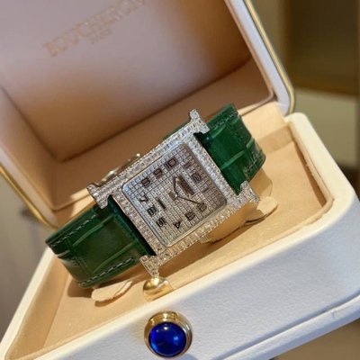 When geometric angles meet dazzling diamonds, time becomes the most elegant work