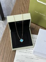 Van Cleef & Arpels' New V Gold Rose Gold Necklace! Van Cleef & Arpels' Brilliant