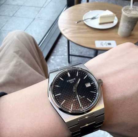 The blue Night Star series watch I'm wearing today is a rare and unused Tissot p - Click Image to Close