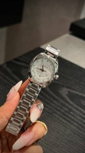 Gucci Gg2570 series Ya142504 watch quartz movement, size 28mm. Arrived