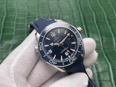 Jh's Seamaster 600m Diving Watch with rubber strap is now available in all color