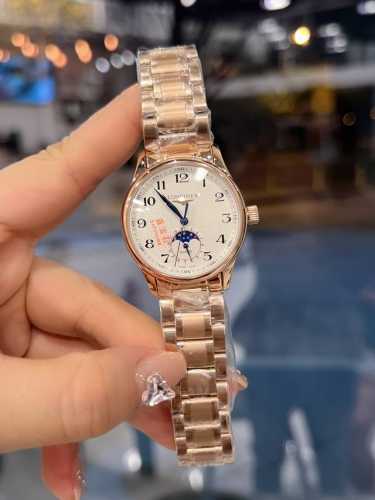 Master Series Ladies' Watch. Steel Belt And Leather Strap Are All At The Same Pr