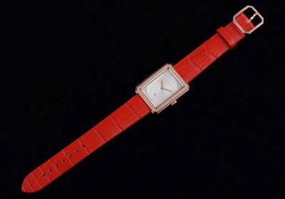 American Leather Boy Friend series watch design is inspired by the renowned Pre