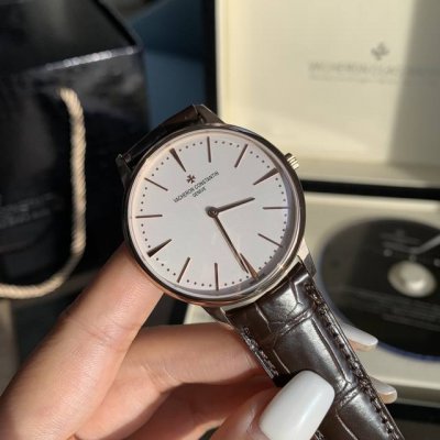 This ultra-thin Vacheron Constantin is a rare formal watch. The entire dial is v