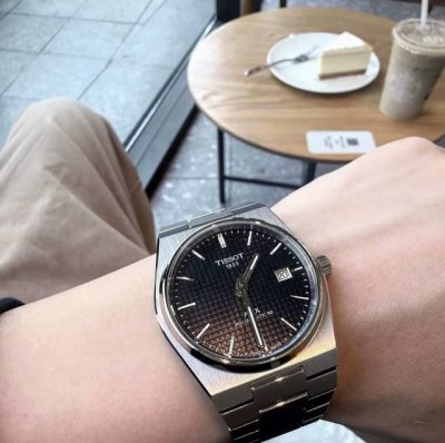 The blue Night Star series watch I'm wearing today is a rare and unused Tissot p