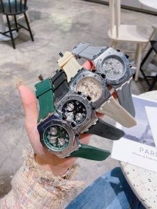 Ap Royal Oak series is the most basic model of the Royal Oak series. It has no s