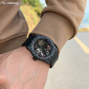 Get started with the New Factory-New Factory' Roger Dubuis Carbon Fiber V4 Editi