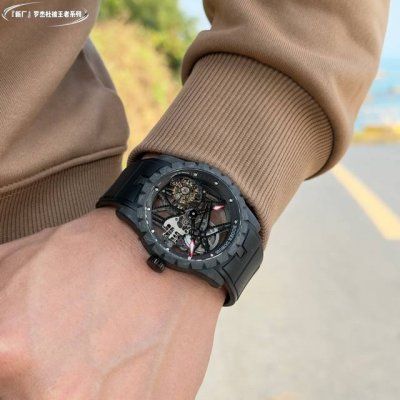 Get started with the New Factory-New Factory' Roger Dubuis Carbon Fiber V4 Editi