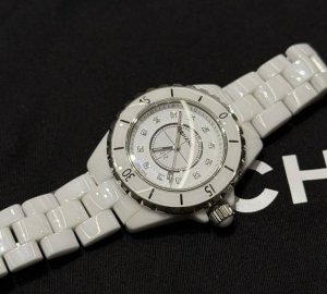 Chanel J12 ceramic watch exquisite and versatile white ceramic original diamond