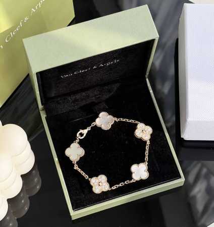 Van Cleef & Arpels Vca Four-Leaf Clover White Mother-Of-Pearl Single Flower Full - Click Image to Close