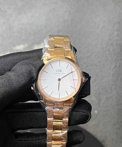 Dw Women's Quartz Watch, brand new white dial, rose gold, butterfly clasp, 30M w