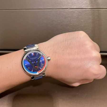 Real shots of Louis Vuitton, the perfect embodiment of luxury and exquisite wat - Click Image to Close