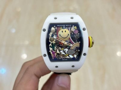 The new V2 upgraded version of the Smiley watch, an integrated movement that ro