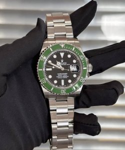 Selling a Rolex ~126610 ~ Green Ghost Rolex Submariner M126610Lv-0002 Automatic