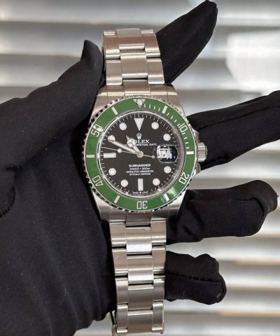 Selling a Rolex ~126610 ~ Green Ghost Rolex Submariner M126610Lv-0002 Automatic