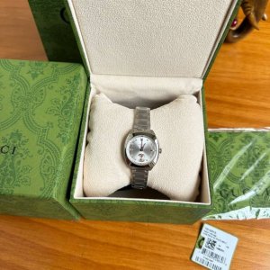 Gucci Interlocking Quartz Series. The watch has a diameter of 29mm, and the Gucc