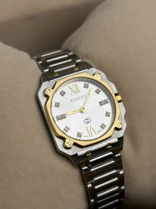 Gucci Gucci G-Flat series ladies watch Model number: Ya166501 Diameter 24mm, pin